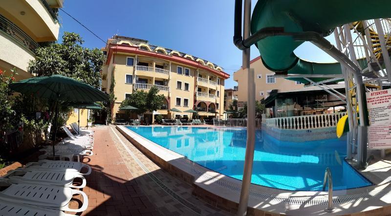 Maxwell Holiday Club มาร์มาริส ภายนอก รูปภาพ